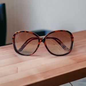 Turtoise shell square/oval sunglasses